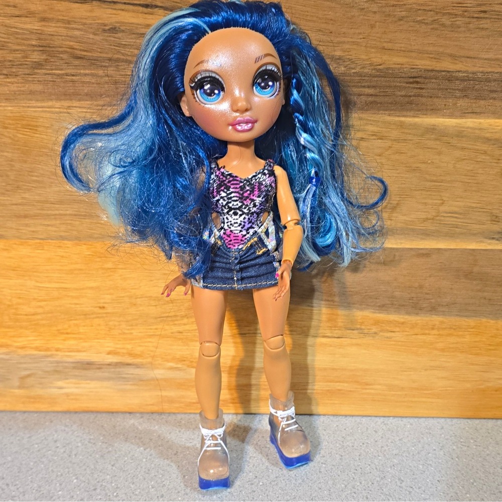Bratz Rainbow High 11in Skyler Bradshaw Blue Hair Doll w/ Outfit & Shoes